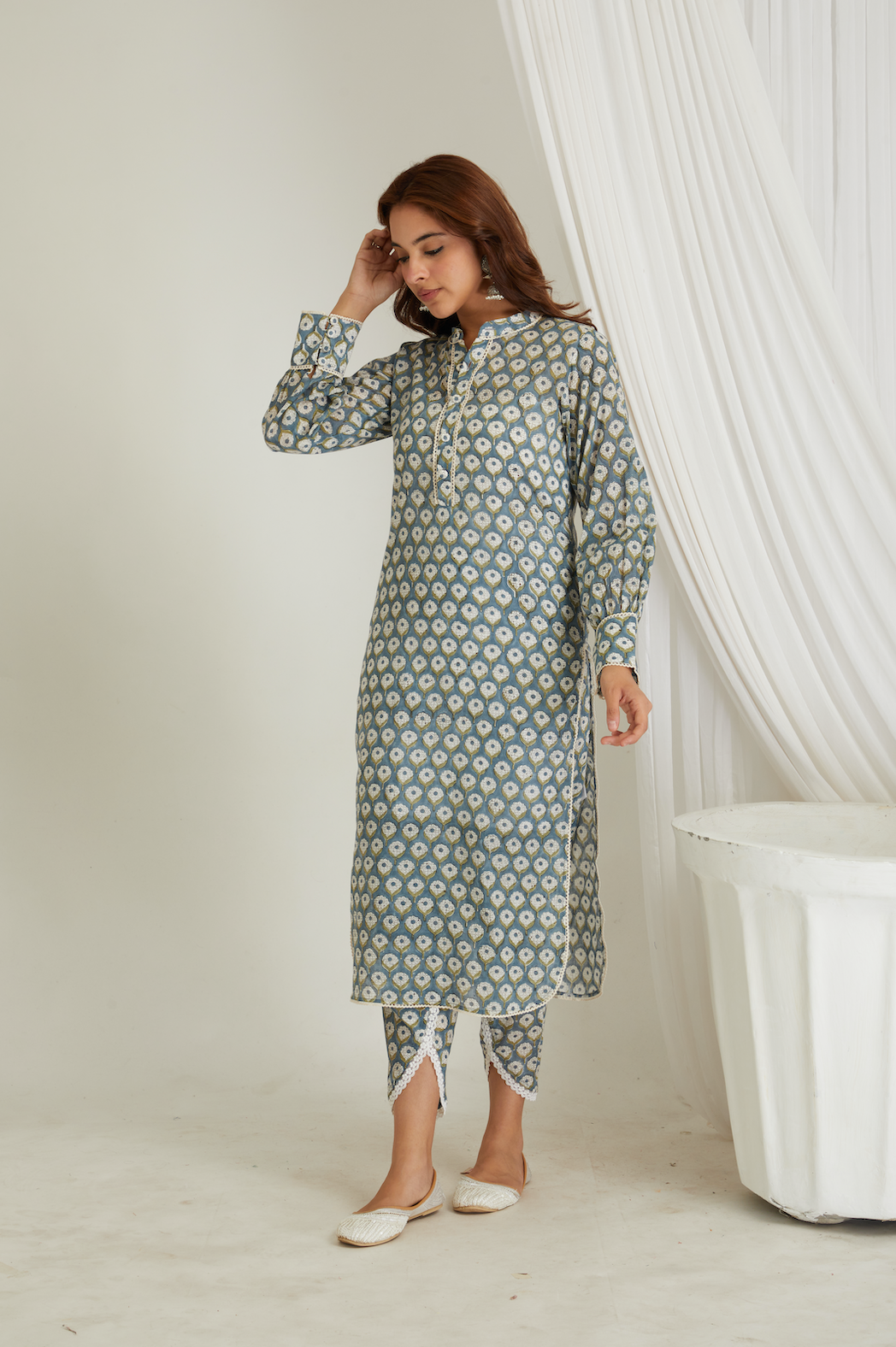 RAYA HAND BLOCK PRINTED BLUE BUTAH KURTA AND TULIP PANT SET (SET OF 2)