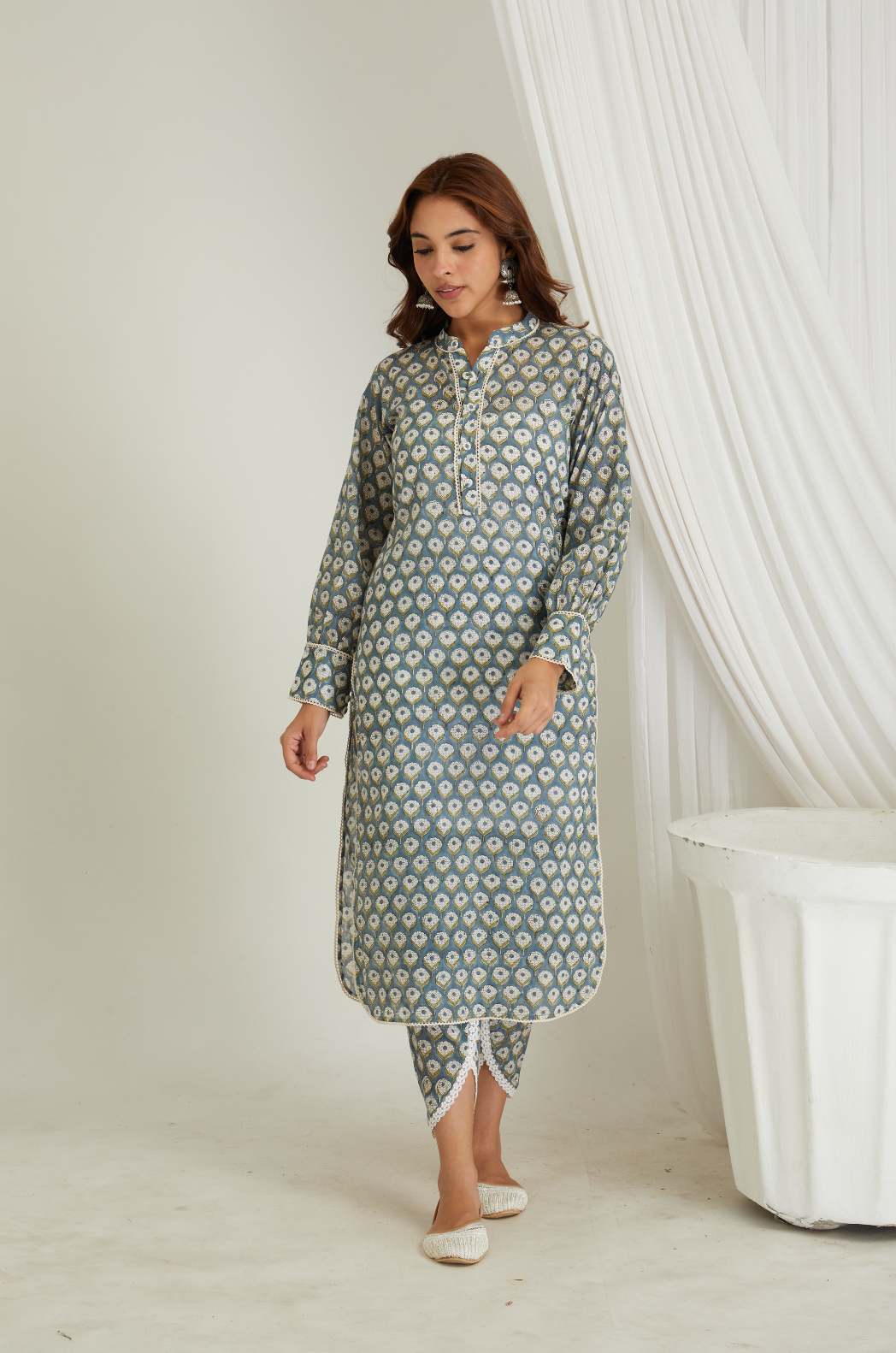 RAYA HAND BLOCK PRINTED BLUE BUTAH KURTA AND TULIP PANT SET (SET OF 2)