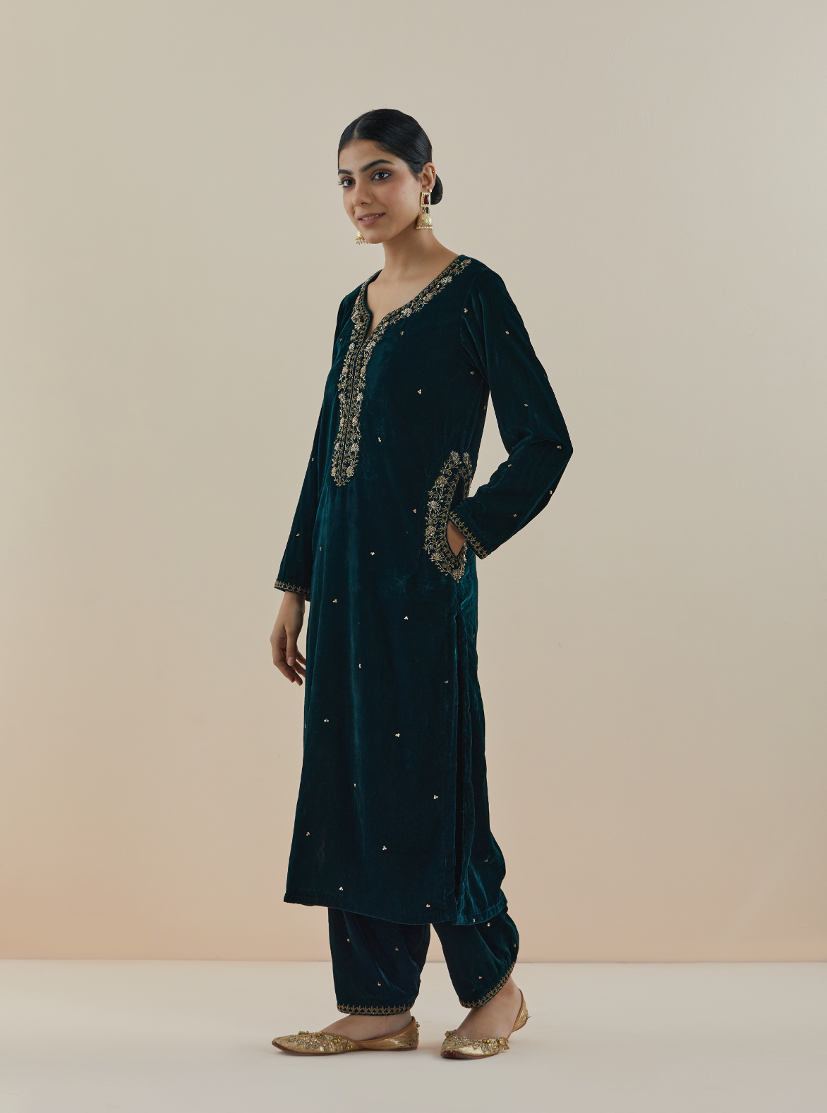 Emerald Green Hand Embroidered Velvet Kurta (Set of 2)