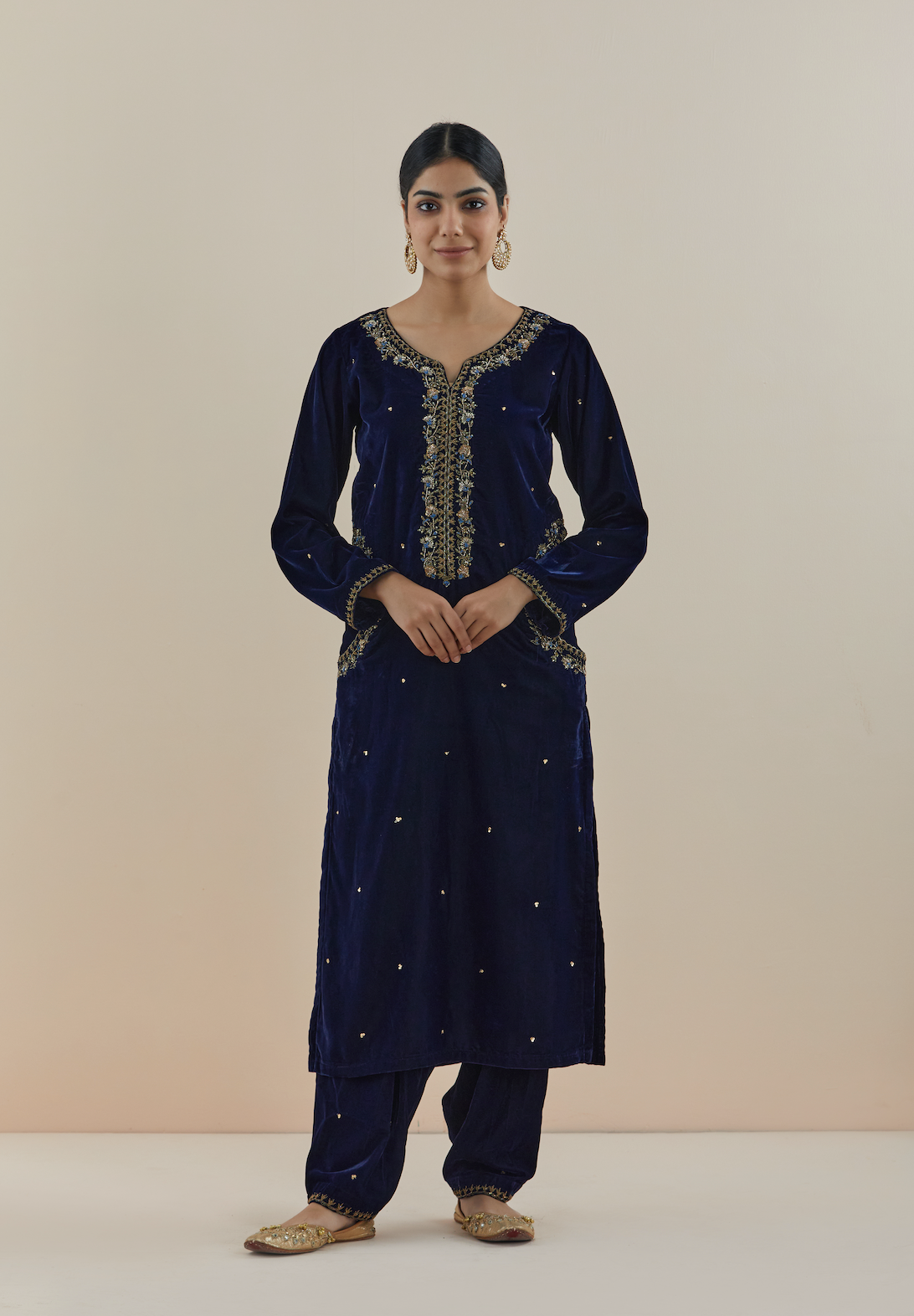 Royal Blue Hand Embroidered Velvet Kurta (Set of 2)