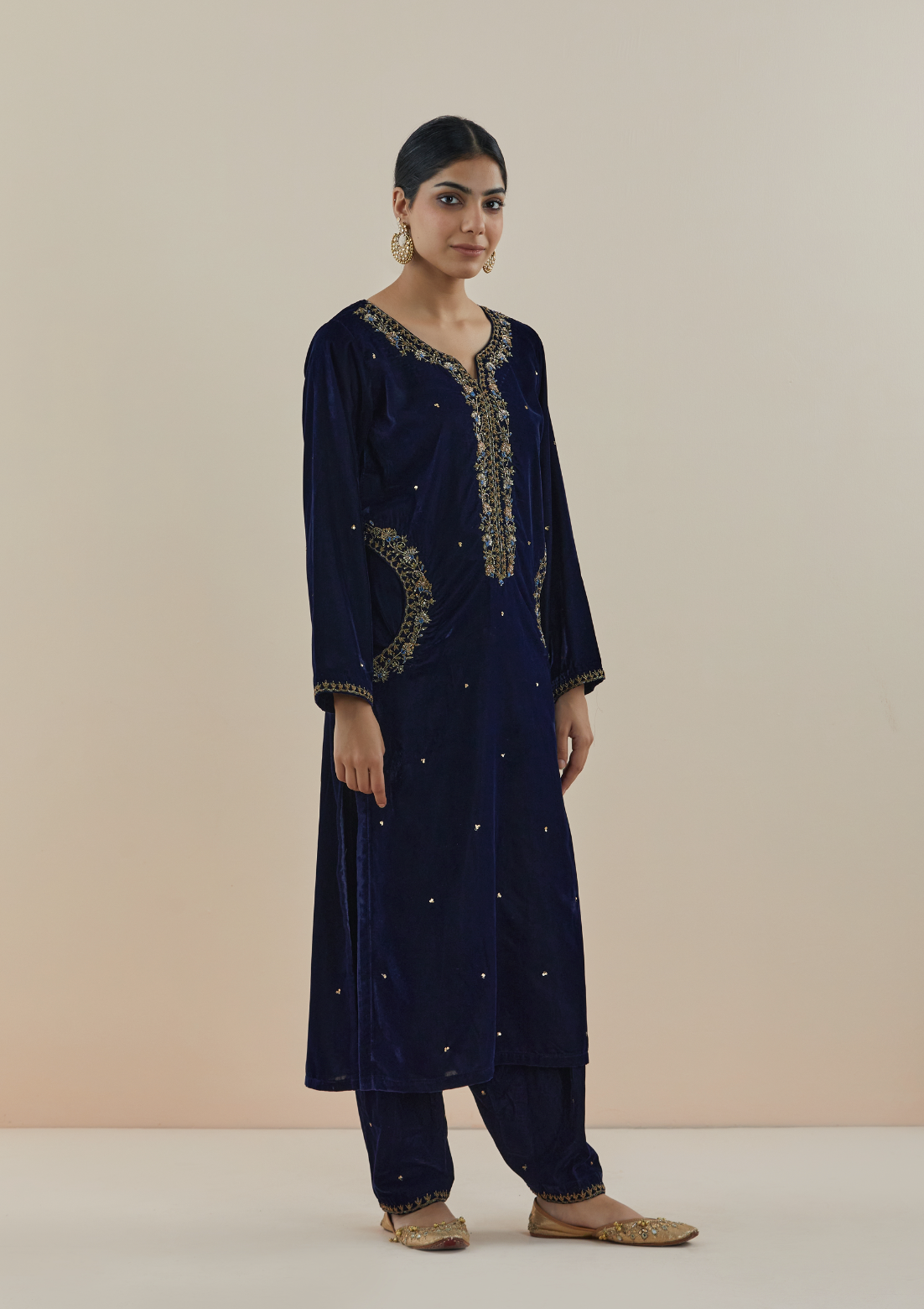 Royal Blue Hand Embroidered Velvet Kurta (Set of 2)