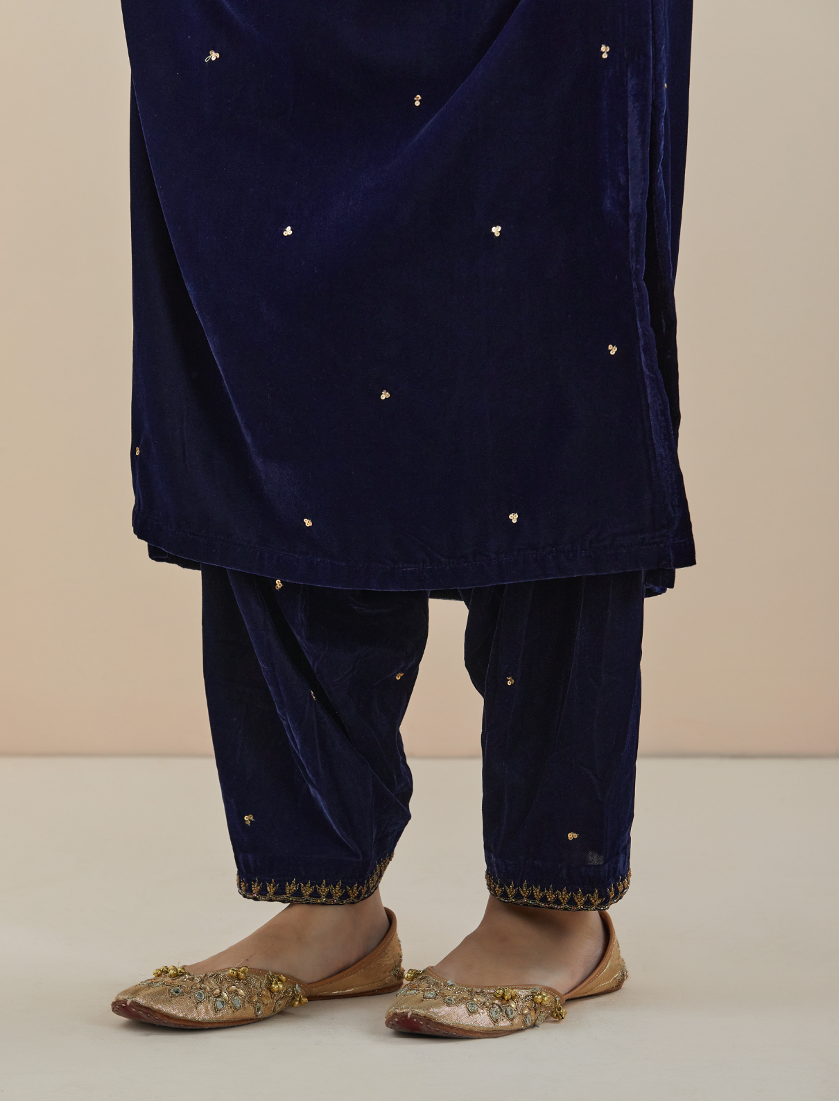 Royal Blue Hand Embroidered Velvet Kurta (Set of 2)